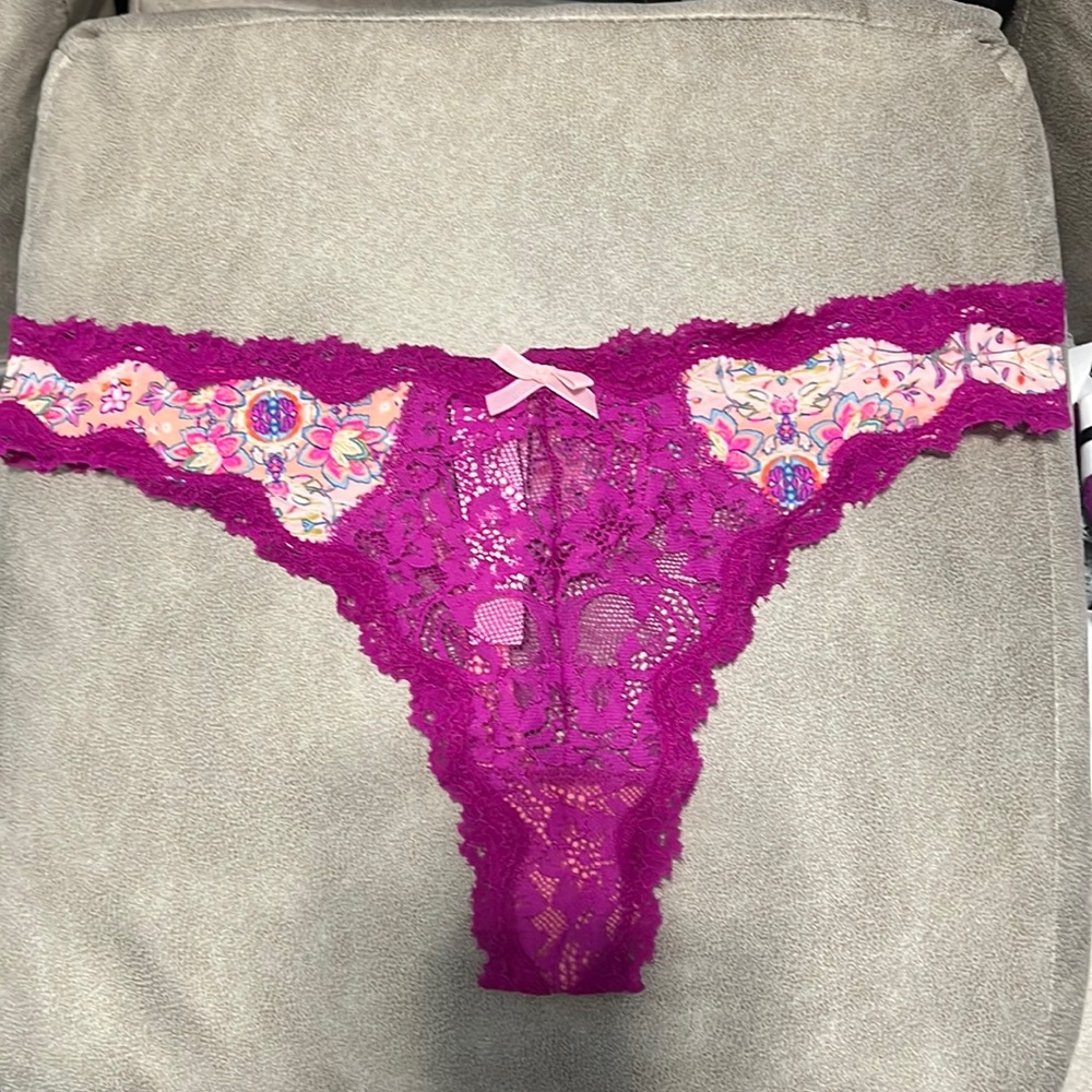 Brand New thong Victoria’s Secret size M, never been worn